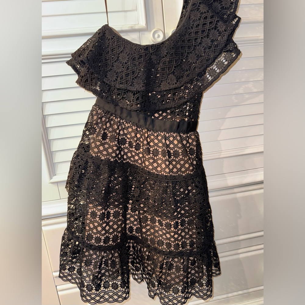 Self-Portrait Guipure Lace One Shoulder Mini Dress Black NWT Size 0 - Picture 7 of 16